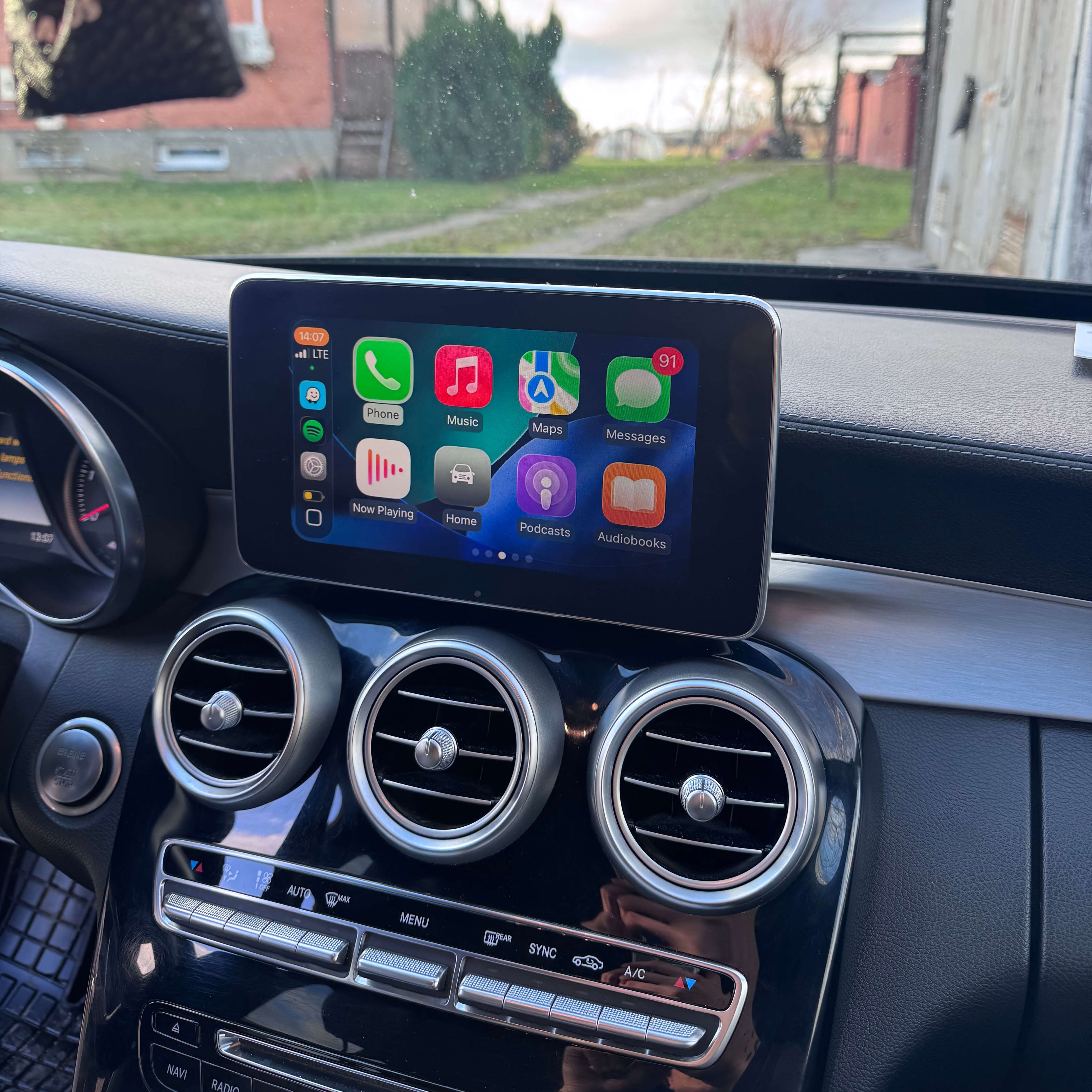 Mercedes-Benz Wireless CarPlay & Android Auto integration module